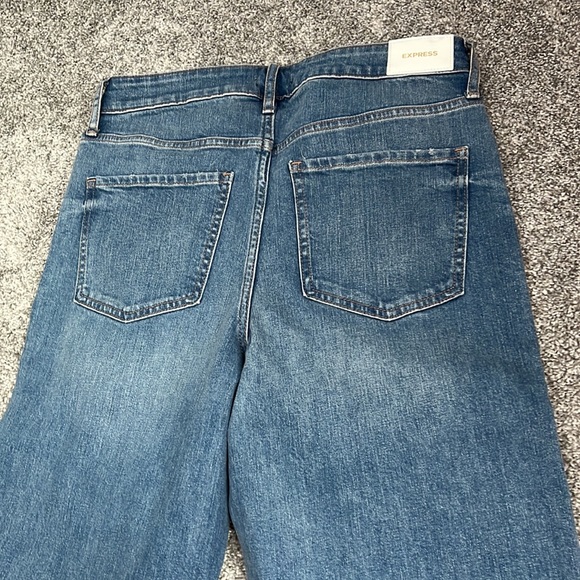 Express - Picture 10 of 11